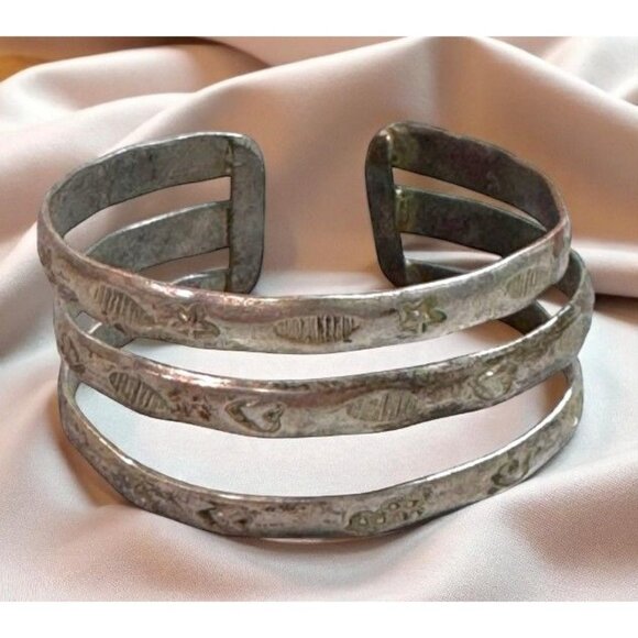 Vintage Heiroglyphics Fish Beach Handcrafted Silver Split Cuff Bracelet Hammered - Picture 1 of 10